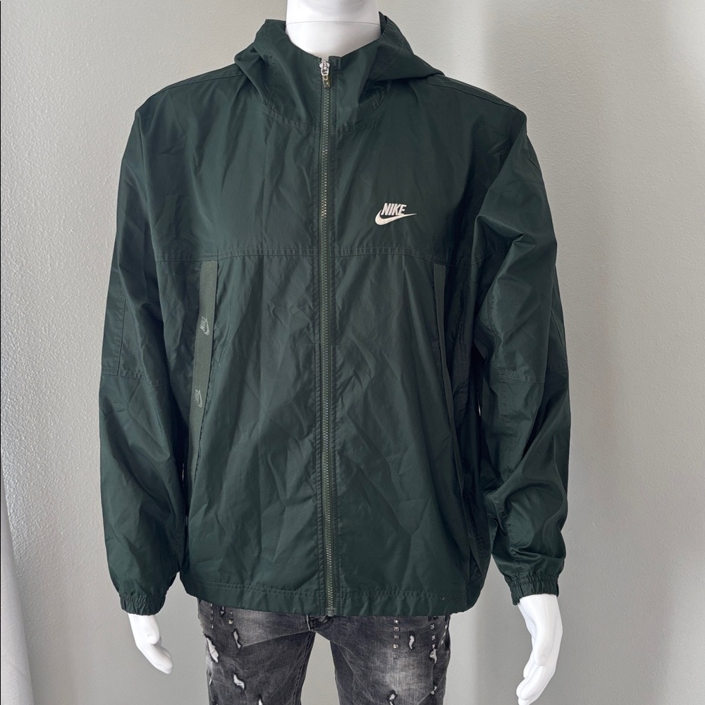 Nike Windrunner Move to Zero Hooded Jacket Forest Green Lightweight Windbreaker